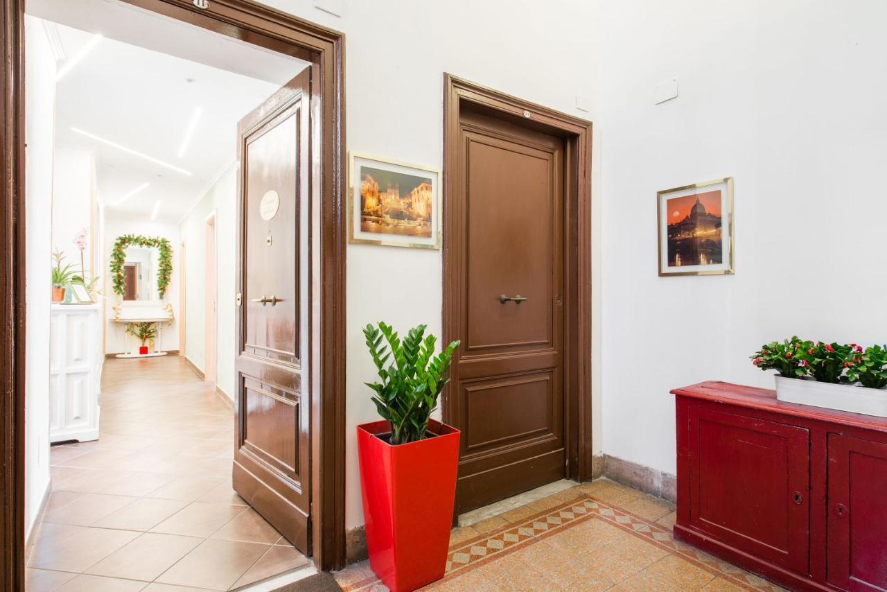 Domus Victoria Guest House ローマ エクステリア 写真